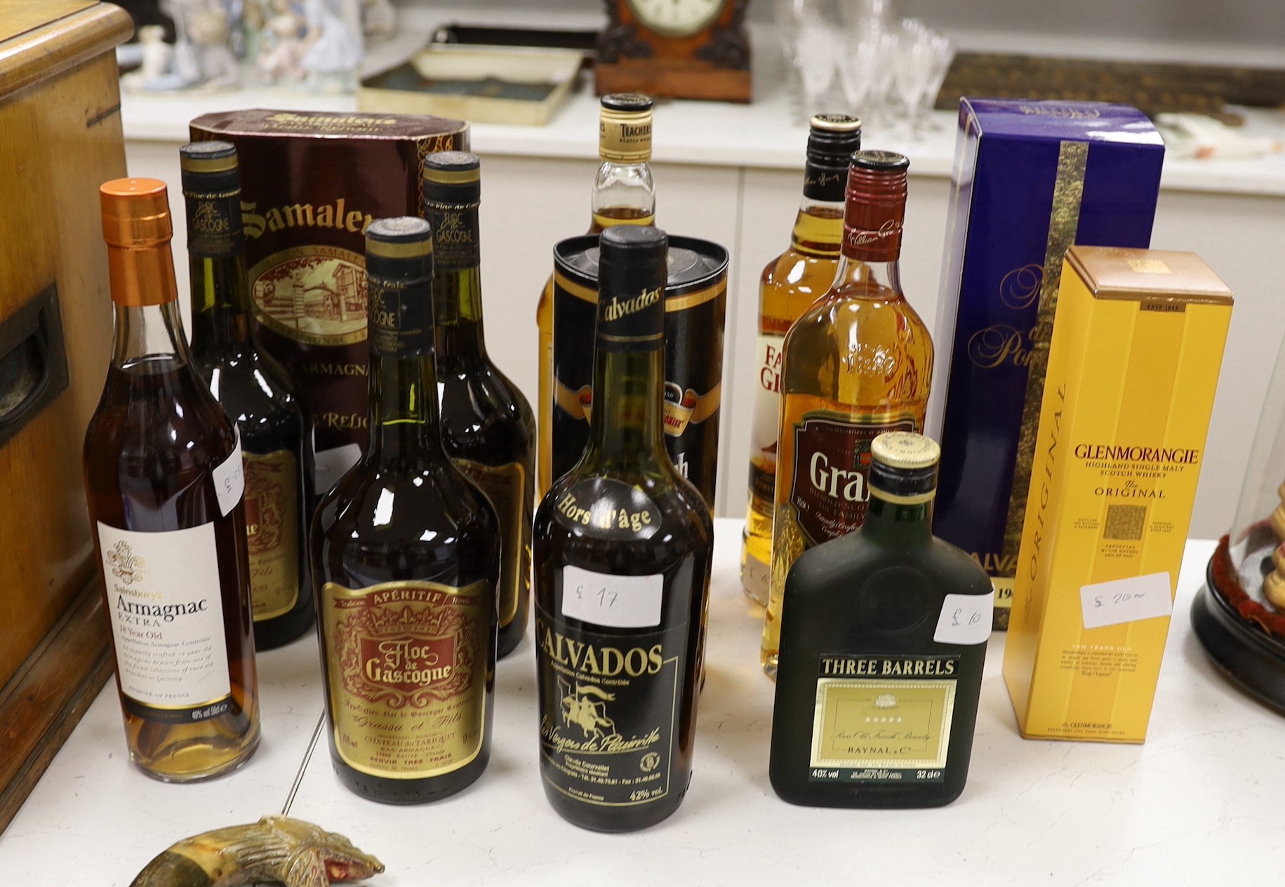 Thirteen bottles of various whisky, brandy and Armagnac, to include Glenfiddich, Glenmorangie, Teacher’s, etc.
